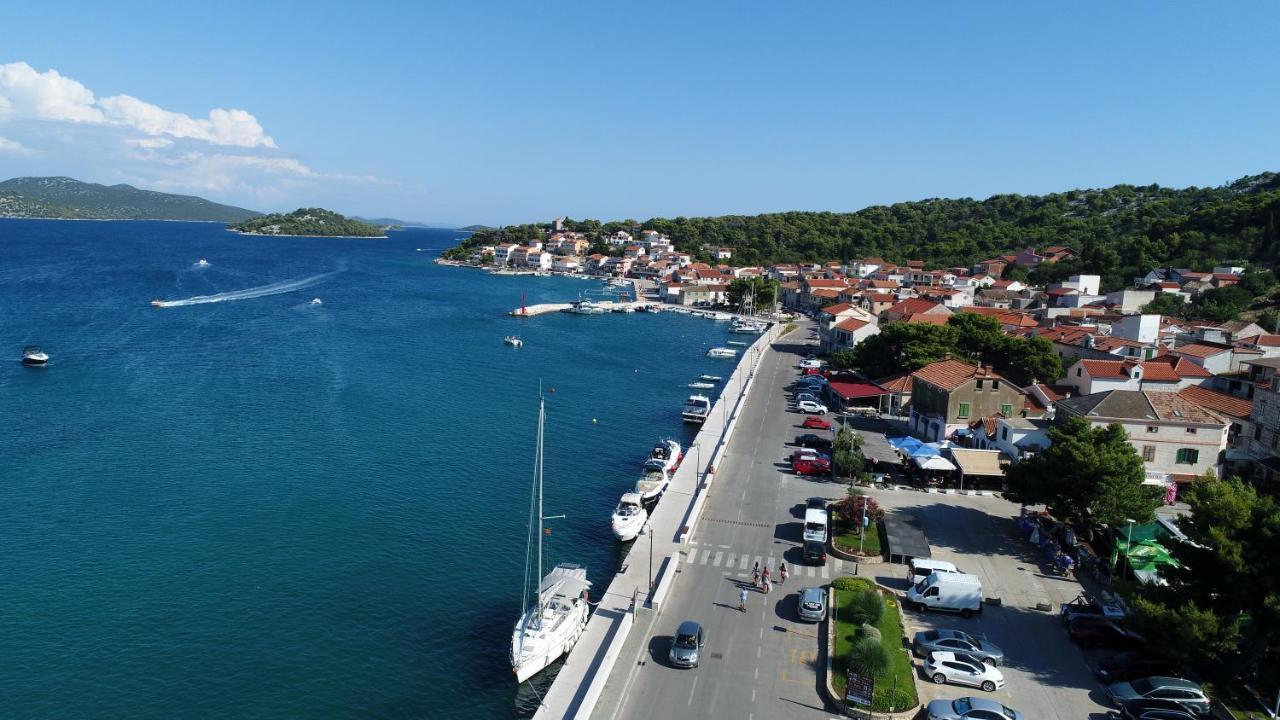 Tisno Resort *